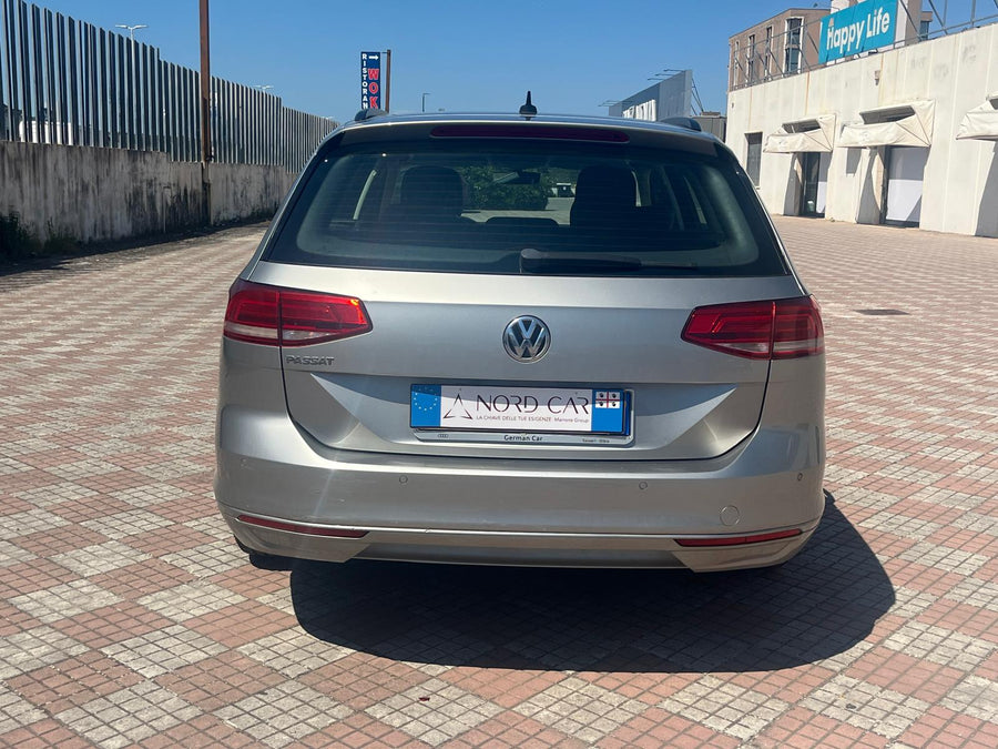 VOLKSWAGEN Passat Variant 2.0 TDI DSG Business — 150 CV | 04/2016 | 252.000 km