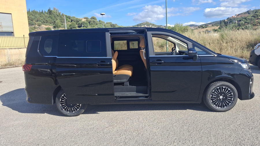 EMC NOVE 2.0 BENZINA AUTOMATICA 8AT – 7 POSTI / 9 POSTI – NUOVA