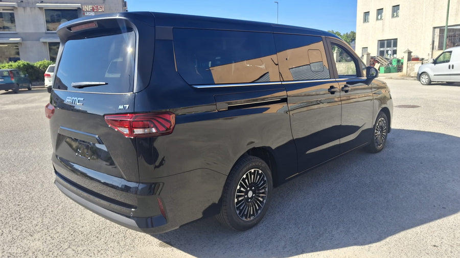 EMC NOVE 2.0 BENZINA AUTOMATICA 8AT – 7 POSTI / 9 POSTI – NUOVA