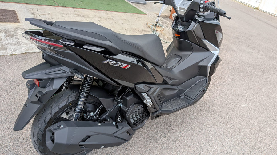 CYCLONE RT1 125 | 11,7 CV | SCOOTER SPORTIVO URBANO