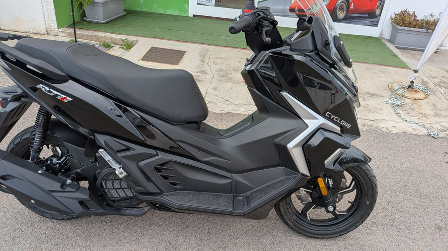 CYCLONE RT1 125 | 11,7 CV | SCOOTER SPORTIVO URBANO