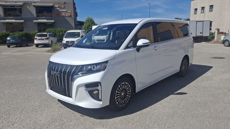 EMC NOVE 2.0 BENZINA AUTOMATICA 8AT – 7 POSTI / 9 POSTI – NUOVA