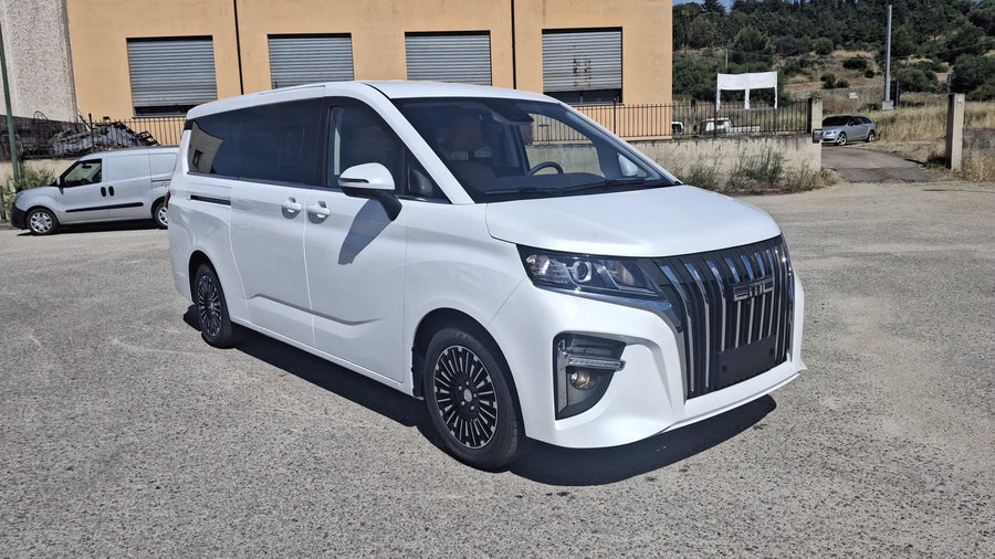EMC NOVE 2.0 BENZINA AUTOMATICA 8AT – 7 POSTI / 9 POSTI – NUOVA