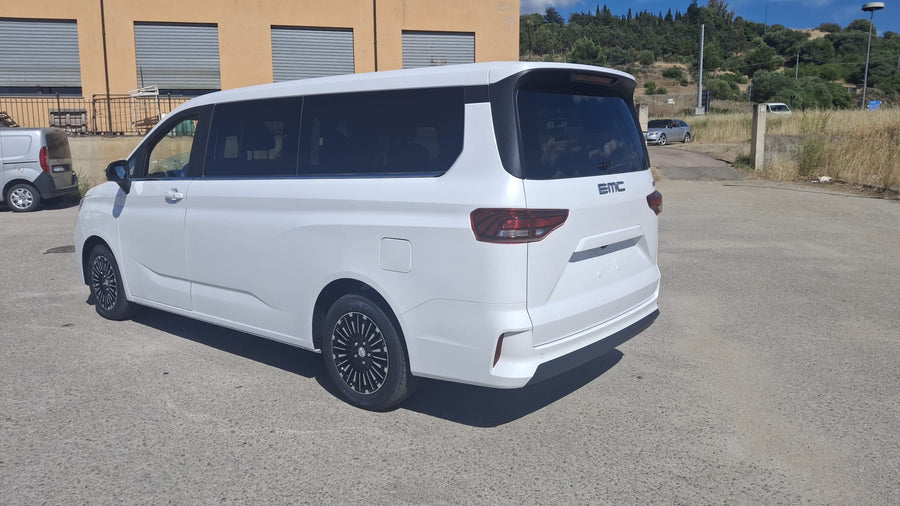 EMC NOVE 2.0 BENZINA AUTOMATICA 8AT – 7 POSTI / 9 POSTI – NUOVA