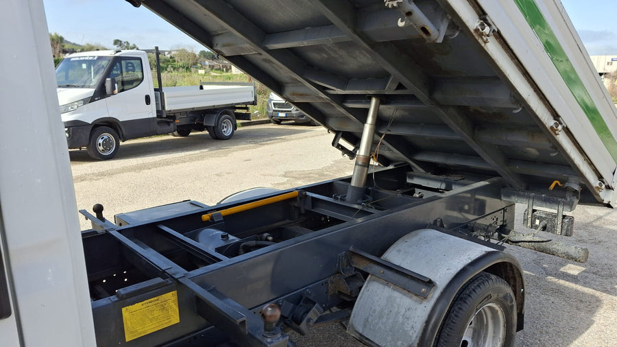 IVECO Eurocargo C12 Ribaltabile Trilaterale – Presa di Forza Idraulica – 2012 – 316.000 km