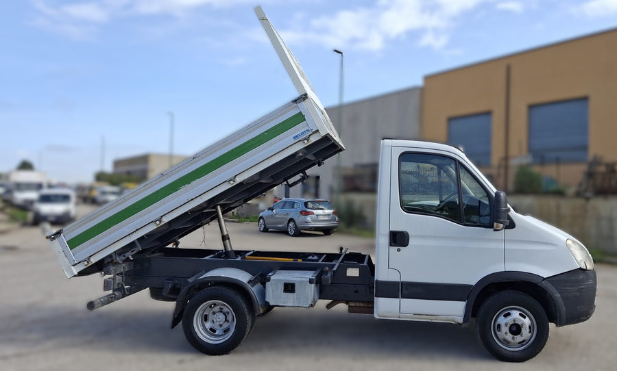 IVECO Eurocargo C12 Ribaltabile Trilaterale – Presa di Forza Idraulica – 2012 – 316.000 km