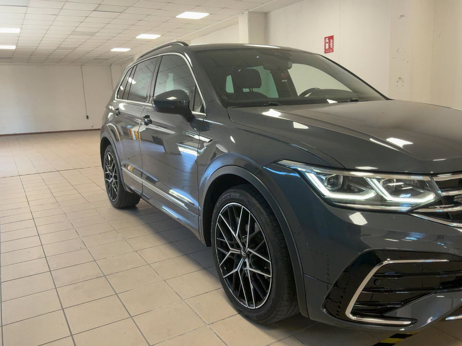 VOLKSWAGEN Tiguan 1.5 TSI 150 CV DSG ACT R-Line Benzina • 150 CV • Automatico DSG 7 marce • 05/2021 • 64.500 km