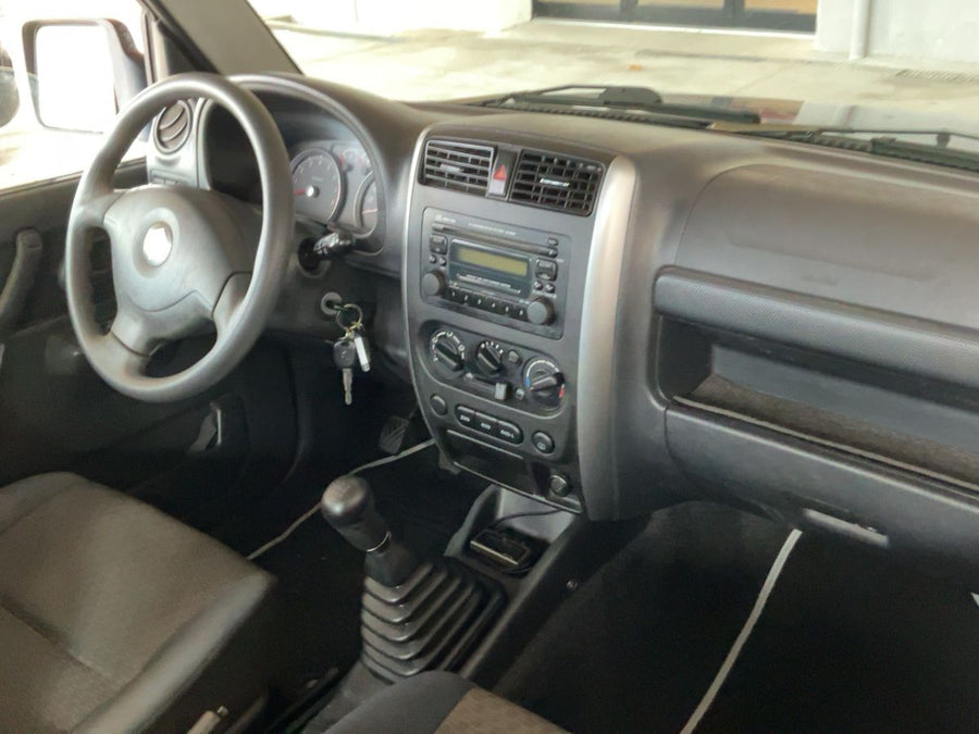 Suzuki Jimny 1.3i benzina 16V (85 CV / 63 kWSUZUKI Jimny 1.3i 16V cat 4WD JLX Benzina • 85 CV • Manuale • 03/2009 • 154.307 km
